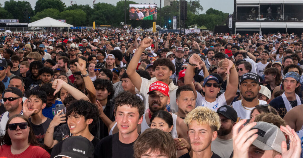U.F.C. Viewing Party Draws Thousands to White House Ellipse