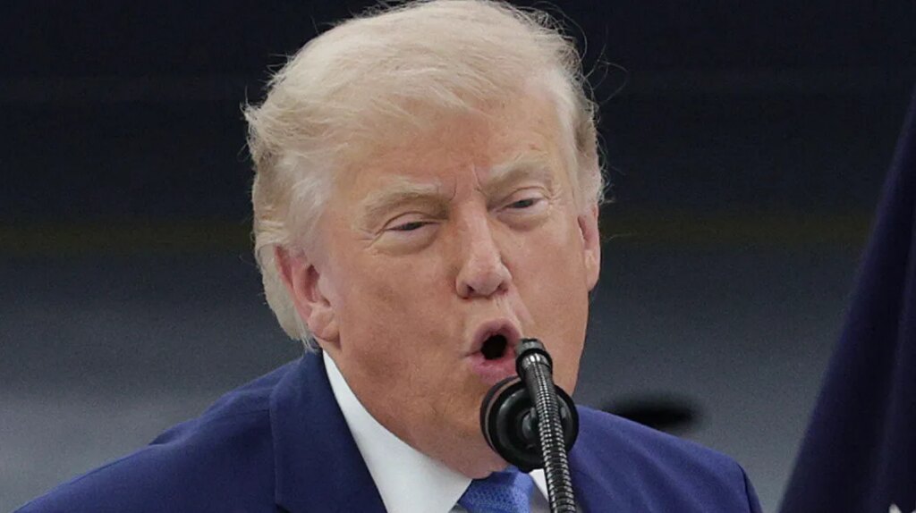 Critics Mock Trump’s ‘Sad’ Excuse For Reflecting Pool Debacle