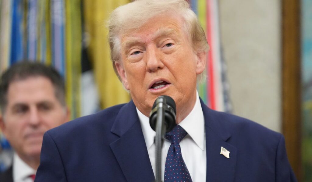 Trump explains plan to build a helipad on White House lawn